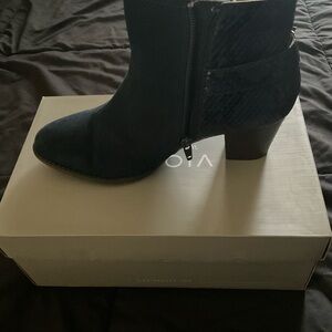 Vionic Women's Black Ankle Boots